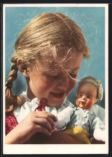 AK Mädchen mit einer Puppe auf dem Arm