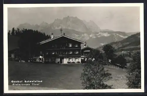 AK Fieberbrunn /Tirol, Gasthof Schwefelbad mit Bergpanorama