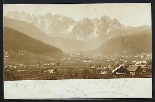 AK Gosau, Gesamtansicht mit Gipfelpanorama aus der Vogelschau