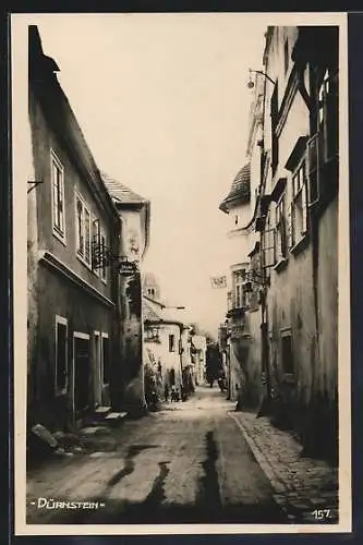 AK Dürnstein a. d. Donau, Strassenpartie mit Foto-Handlung