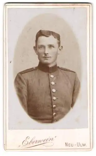Fotografie Alois Eberwein, Neu-Ulm, Bahnhofstrasse, Porträt eines Soldaten