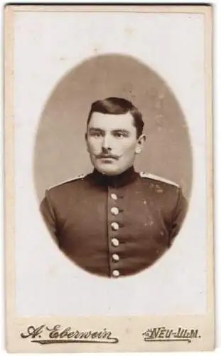 Fotografie A. Eberwein, Neu-Ulm, Bahnhofstrasse, Porträt eines Soldaten
