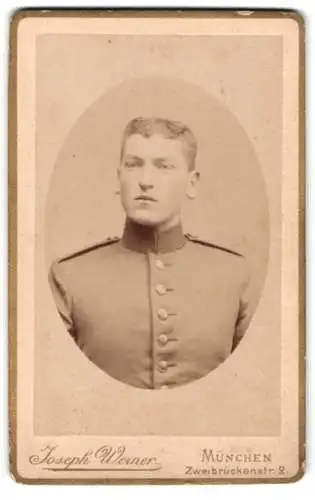 Fotografie Joseph Werner, München, Zweibrückenstr. 2, Porträt eines Soldaten