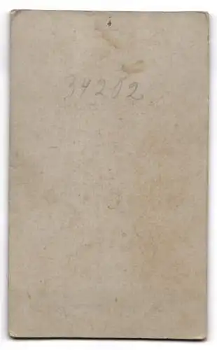 Fotografie Drabe & Sternbacher, Augsburg, Morellstr. 23, Porträt eines Soldaten in Uniform