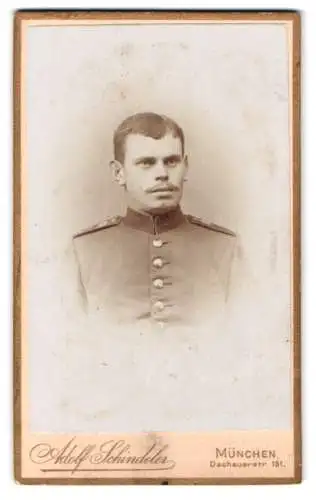 Fotografie Adolf Schindeler, München, Dachauerstr. 151, Porträt eines bayer. Soldaten in Uniform