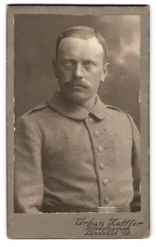 Fotografie Urban Zattler, Landshut, Zwischen den Brücken 684, Soldat in feldgrauer Uniform