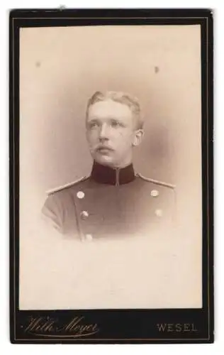 Fotografie Wilh. Meyer, Wesel, Baustrasse 642, Soldat in Uniform