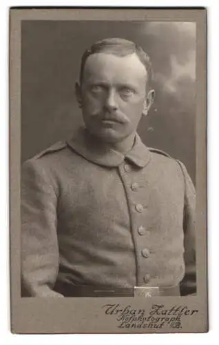 Fotografie Urban Zattler, Landshut, zwischen den Brücken 684, bayer. Soldat in feldgrauer Uniform