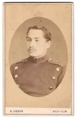 Fotografie B. Urban, Neu-Ulm, Porträt eines Einjährig-Freiwilligen in Uniform
