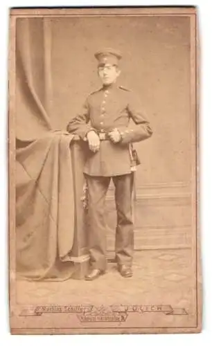Fotografie Mathias Schiffer, Jülich, Kapuzinerstrasse 3, Soldat in Uniform mit Bajonett und Portepee