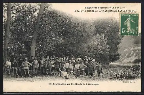 AK Saint-Martin-sur-Armancon, En Promenade sur les Bords de l`Armancon