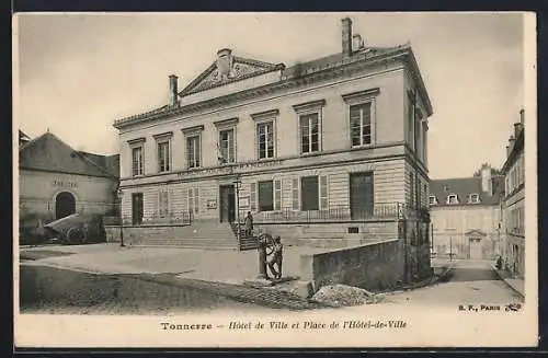 AK Tonnerre, Hôtel de Ville et Place de l`Hôtel-de-Ville