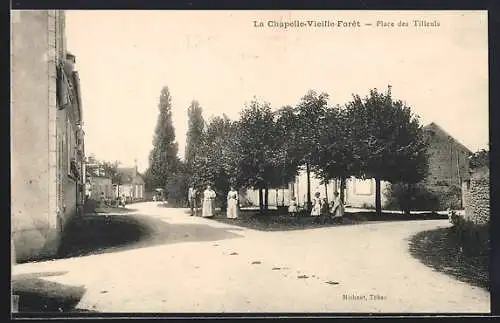 AK La Chapelle-Vieille-Forêt, Place des Tilleuls