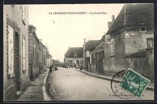 AK La Chapelle-Vieille-Forêt, La Grande Rue