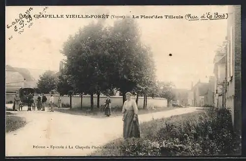 AK Chapelle Vieille-Forêt, Yonne, La Place des Tilleuls, Rue du Bas