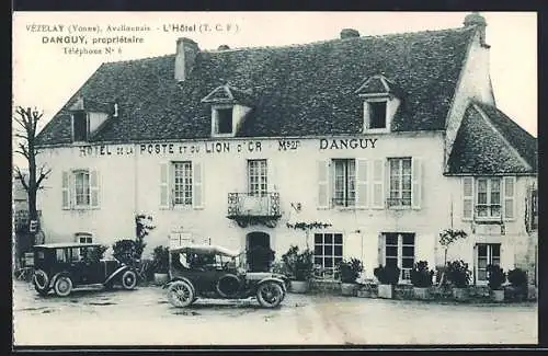 AK Vézelay, L`Hôtel de la Poste et du Lion d`Or avec voitures anciennes
