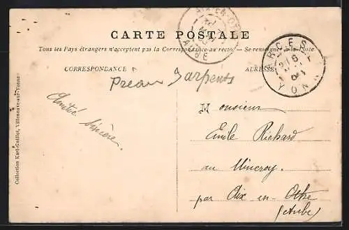 AK Arces, La route de Brienon avec des passants et un chien sur la place