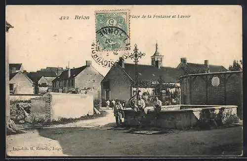 AK Brion, Place de la Fontaine et Lavoir