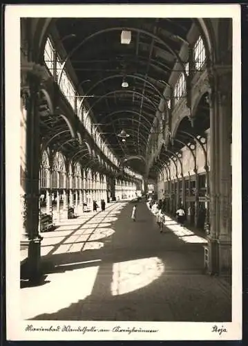AK Marienbad, Wandelhalle am Kreuzbrunnen
