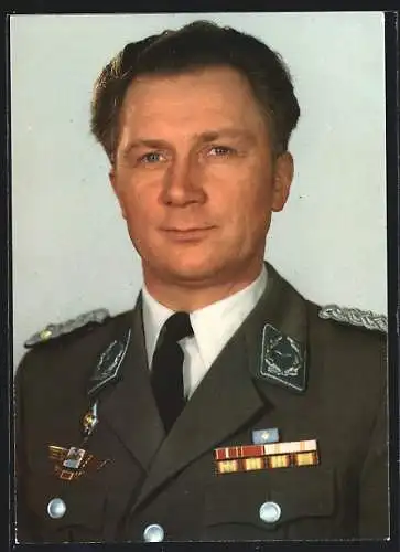 AK Portrait Fliegerkosmonaut der DDR, Sigmund Jähn, Oberstleutnant der Nationalen Volksarmee