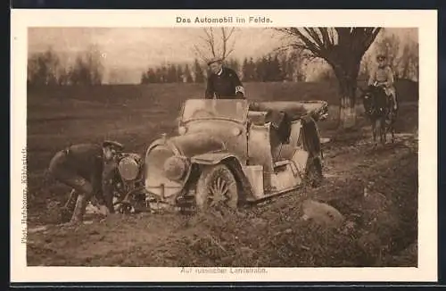 AK Auto Horch (1913) 10 /30, Das Automobil im Felde, Militär-KFZ steckt auf russischer Landstrasse fest