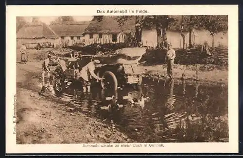 AK Das Automibil im Felde, Automobilwäsche an einem Bach in Galizien