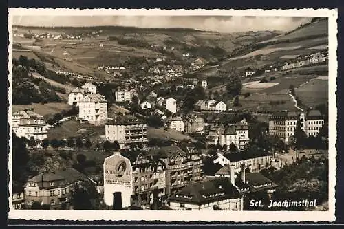AK Sct. Joachimsthal, Teilansicht mit Hauswandwerbung für Pneu Continental