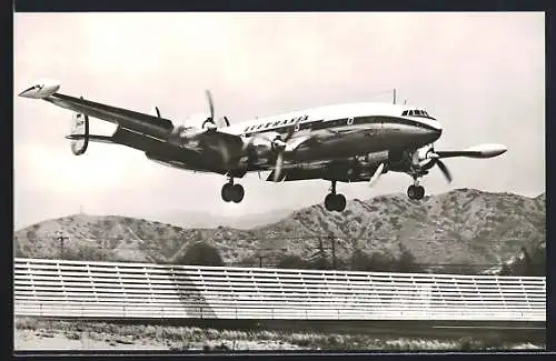 AK Lufthansa-Flugzeug Lockheed Super-G-Constellation bei der Landung