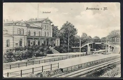 AK Schönberg i. M., Bahnhof mit Bahnsteig