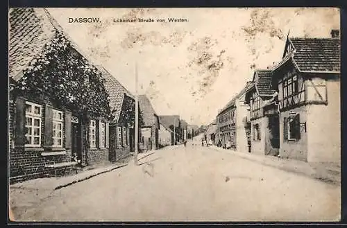 AK Dassow, Lübecker Strasse von Westen