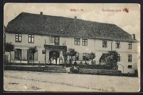 AK Klütz i. M., Gasthaus zum Berg von der Strasse aus
