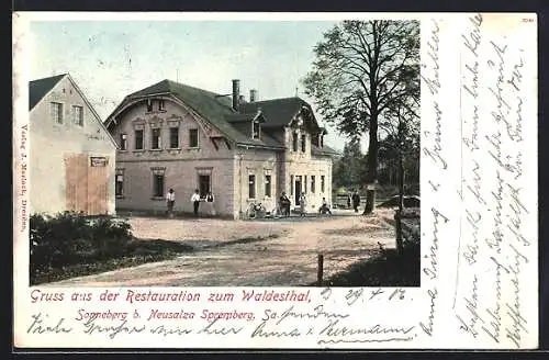 AK Sonneberg / Neusalza-Spremberg, Gasthaus zum Waldesthal, Radfahrer