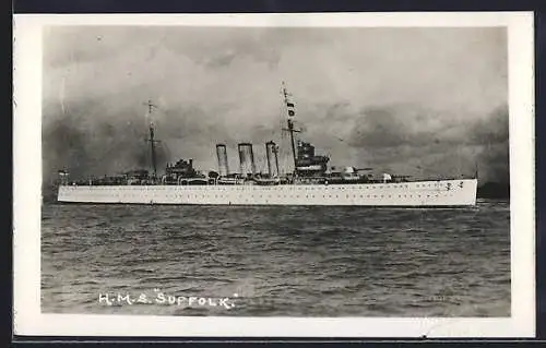 AK Kriegsschiff HMS Suffolk auf See