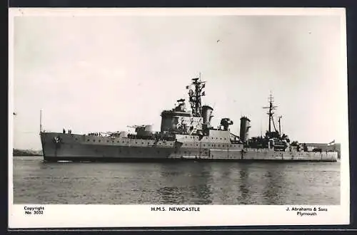 AK Kriegsschiff HMS Newcastle auf See
