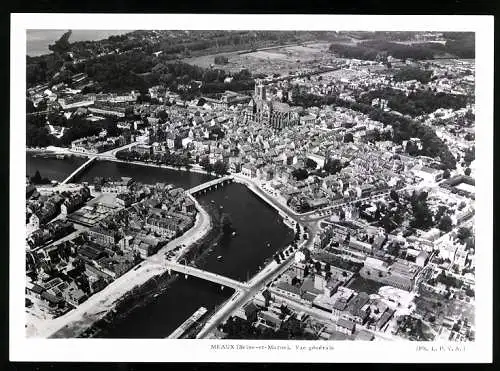 Fotografie L.V.P.A., Ansicht Meaux, Vue générale, Blick vom Flugzeug auf die Stadt