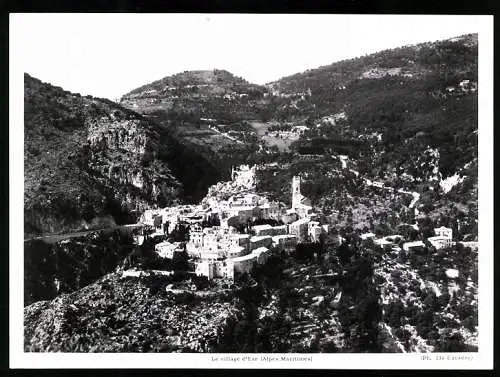 Fotografie unbekannter Fotograf, Ansicht Èze, Blick auf die Stadt an der Mittelmeerküste