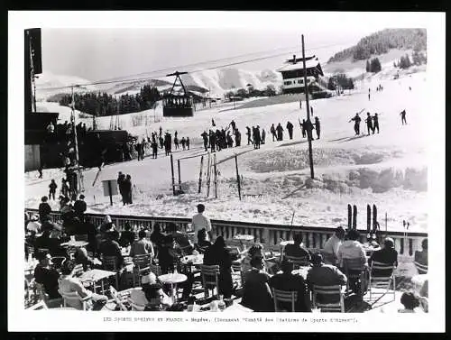 Fotografie unbekannter Fotograf, Ansicht Megève, les sports d`Hiver, Skigebiet mit Seilbahn