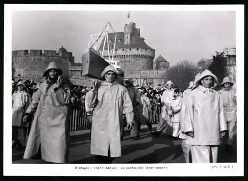 Fotografie A.D.P., Ansicht Saint-Malo, le pardon des Terre-neuvas, Prozession für Neufundländer Matrosen