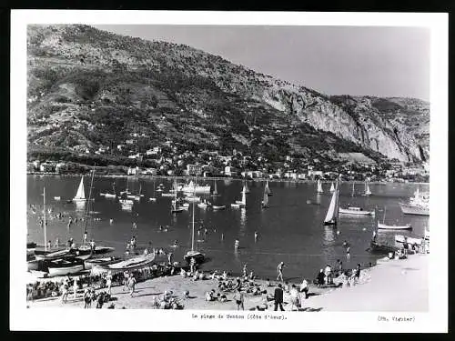 Fotografie Viguier, Ansicht Menton, Blick vom Strand nach den Bergen an der Cot d`Azur
