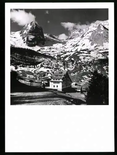 Fotografie unbekannter Fotograf, Ansicht Eaux-Bonnes, la petit Station de Gourette, Bergpanorama