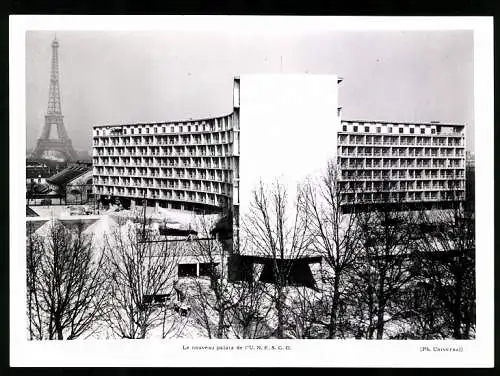 Fotografie unbekannter Fotograf, Ansicht Paris, Le nouveau palais de U.N.E.S.C.O., Blick zum Eifelturm