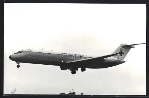 Fotografie Flugzeug Douglas DC-9 Rot Kreuz Transportflugzeug der United States of America