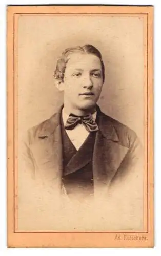 Fotografie Adalbert Kutschera, St. Pölten, Porträt eines jungen Mannes