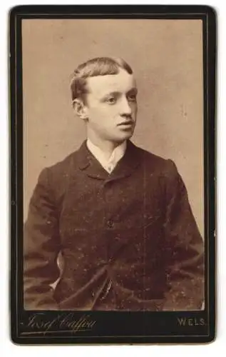 Fotografie Josef Caffou, Wels, Porträt eines jungen Mannes