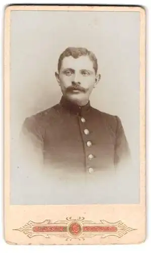 Fotografie B. Lassen, Westerland /Sylter, Porträt eines Mannes in Uniform