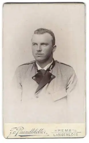 Fotografie Franz v. Prandstetter, Krems a. D., Dachsberggasse 5, Porträt eines Mannes in Uniform