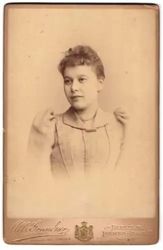 Fotografie Alb. Grundner, Berlin, Potsdamer Strasse 111, Porträt einer jungen Dame