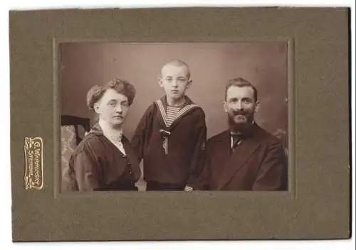 Fotografie G. Warminksy, Stendal, Harmonisches Familienporträt