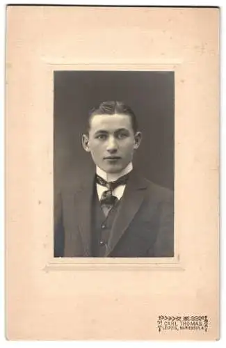 Fotografie Carl Thomas, Leipzig, Marienstrasse 4, Porträt eines jungen Mannes