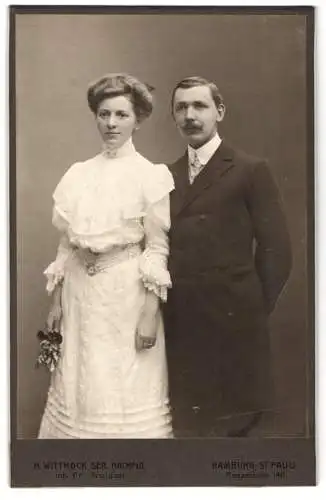 Fotografie H. Wittrock Sen. Nachflg., Hamburg-St. Pauli, Reeperbahn 148, Paar in eleganter Kleidung